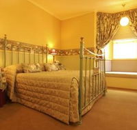 The Russell Hotel - Yamba Accommodation