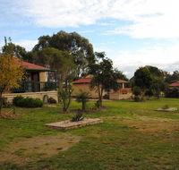 Lakes Entrance Country Cottages - Yamba Accommodation