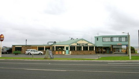 Schomberg Inn Hotel Motel - Yamba Accommodation 2