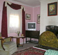 Hollyhock Cottage - Yamba Accommodation