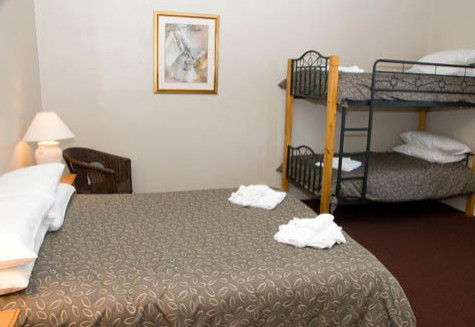 Alpine Hotel - Yamba Accommodation 2