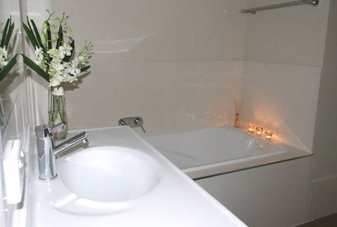 Armidale Executive Short Stay Apartments - Yamba Accommodation 4