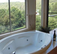 Ravensbourne Escape Kookaburra Kottage - Yamba Accommodation