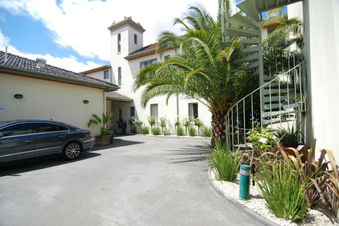 Hotel Dolma - Yamba Accommodation 2