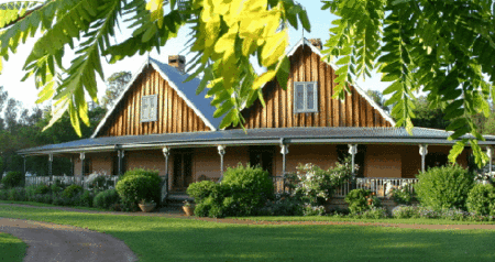 Carriages Country House - Yamba Accommodation