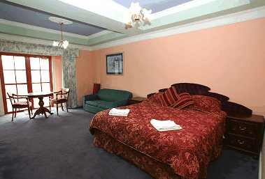 Hatchers Manor - Yamba Accommodation