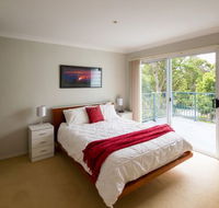 The Lake Limo - Yamba Accommodation
