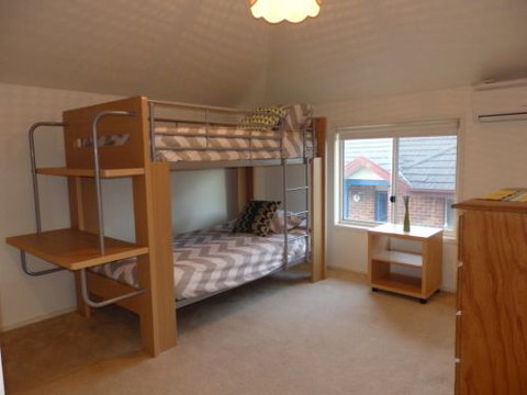 CENTREPOINT UNITS - HEIDELBERG - Yamba Accommodation 3