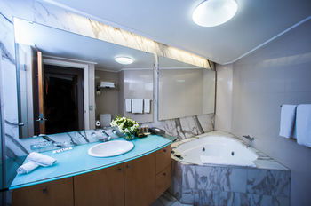 Pullman Quay Grand Sydney Harbour - Yamba Accommodation 4