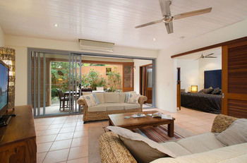 L'Auberge Noosa - Yamba Accommodation 13