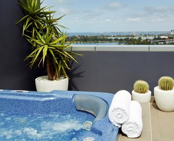 Art Series-The Blackman - Yamba Accommodation 12