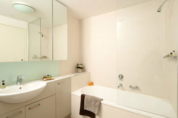 AKOM Docklands - Yamba Accommodation 5