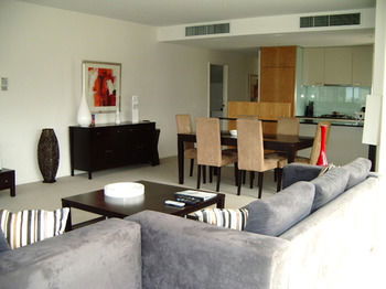 AKOM Docklands - Yamba Accommodation 6
