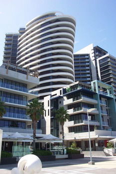 AKOM Docklands - Yamba Accommodation 7