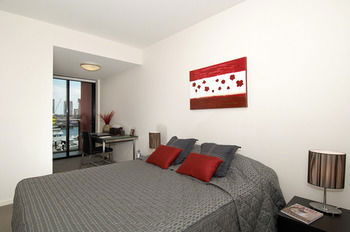 AKOM Docklands - Yamba Accommodation 12