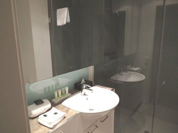 AKOM Docklands - Yamba Accommodation 15