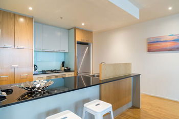 AKOM Docklands - Yamba Accommodation 24
