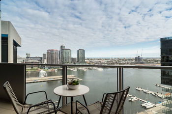 AKOM Docklands - Yamba Accommodation 30