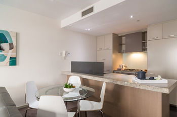 AKOM Docklands - Yamba Accommodation 32