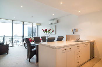 AKOM Docklands - Yamba Accommodation 37
