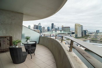 AKOM Docklands - Yamba Accommodation 39