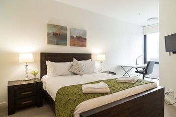AKOM Docklands - Yamba Accommodation 42