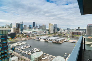 AKOM Docklands - Yamba Accommodation 43