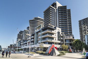 AKOM Docklands - Yamba Accommodation 57