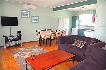 Paradise Bungalow - Yamba Accommodation 1