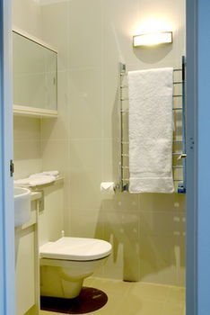 By The Beach B&B And Apartments - Yamba Accommodation 6