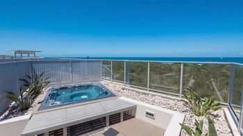 White Shells Luxury Apartments - Yamba Accommodation 35