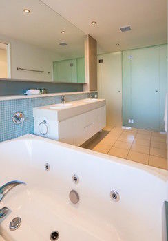 White Shells Luxury Apartments - Yamba Accommodation 36