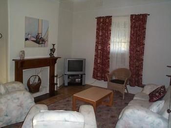 Aaron Cottage - Yamba Accommodation 2