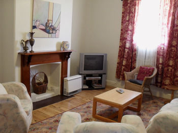 Aaron Cottage - Yamba Accommodation 5