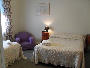 Aaron Cottage - Yamba Accommodation 6