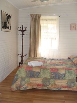 Aaron Cottage - Yamba Accommodation 8