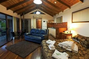 Treetops Accommodation Montville - Yamba Accommodation 1
