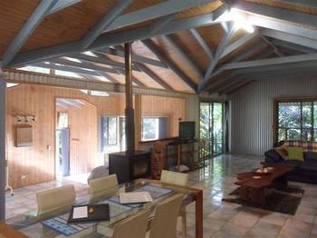 Treetops Accommodation Montville - Yamba Accommodation 2