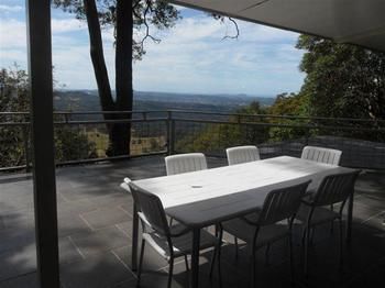 Treetops Accommodation Montville - Yamba Accommodation 3