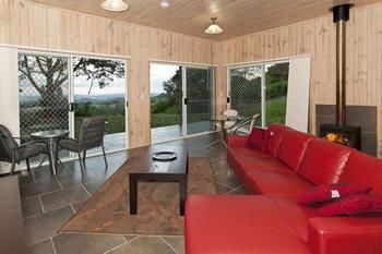Treetops Accommodation Montville - Yamba Accommodation 5