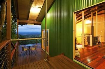 Treetops Accommodation Montville - Yamba Accommodation 6