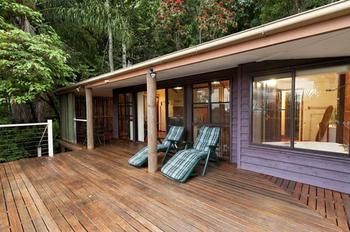 Treetops Accommodation Montville - Yamba Accommodation 7
