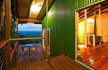 Treetops Accommodation Montville - Yamba Accommodation 10