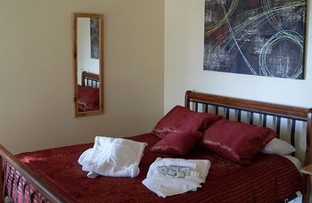 Treetops Accommodation Montville - Yamba Accommodation 15