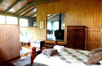 Treetops Accommodation Montville - Yamba Accommodation 17