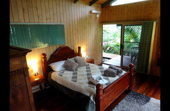 Treetops Accommodation Montville - Yamba Accommodation 18