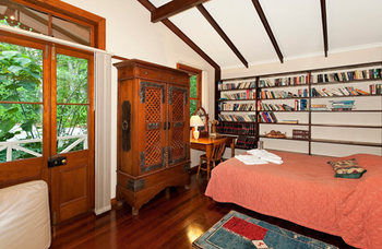 Treetops Accommodation Montville - Yamba Accommodation 22