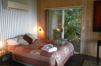 Treetops Accommodation Montville - Yamba Accommodation 24
