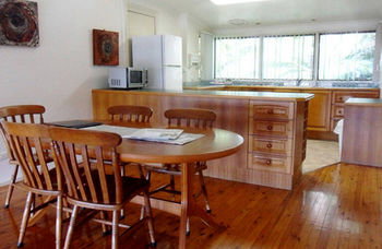 Treetops Accommodation Montville - Yamba Accommodation 32