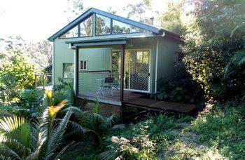 Treetops Accommodation Montville - Yamba Accommodation 52